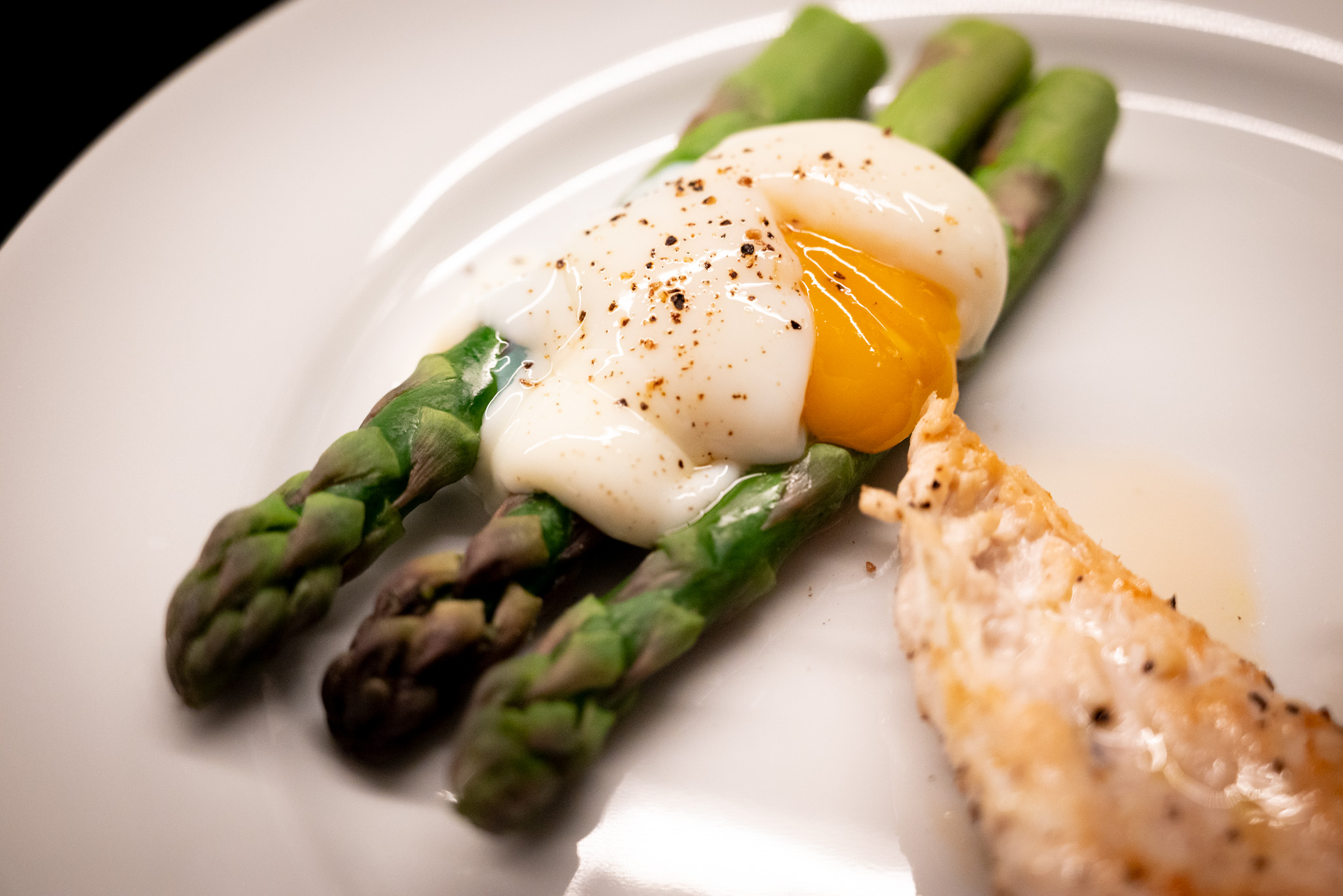Asparagus with poached egg